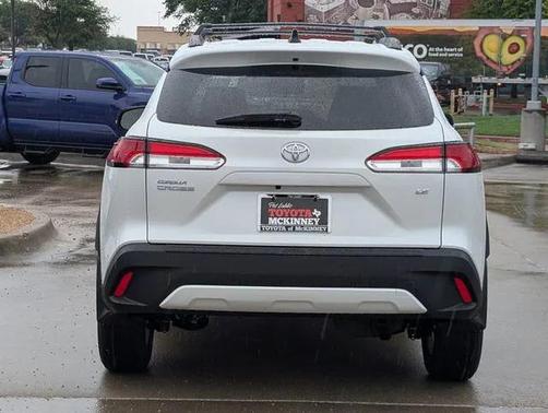 2025 Toyota Corolla Cross LE