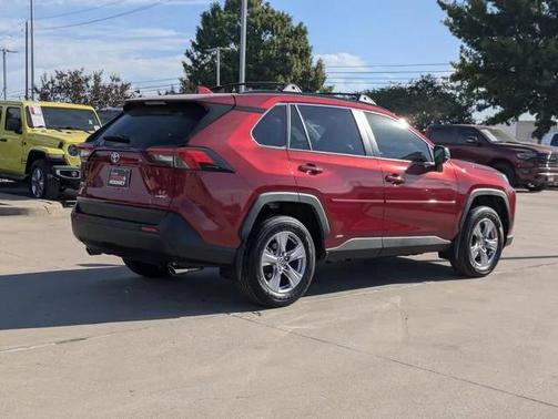 2025 Toyota RAV4 Hybrid LE