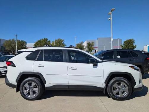 2025 Toyota RAV4 Hybrid LE
