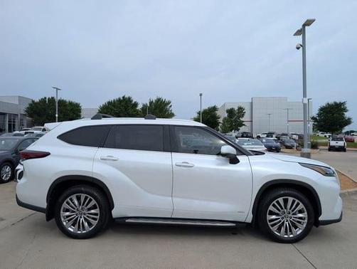 2025 Toyota Highlander Hybrid Platinum