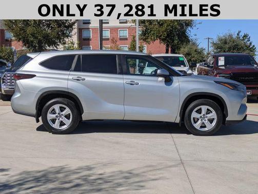 2024 Toyota Highlander LE