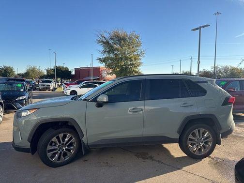 2019 Toyota RAV4 XLE Premium
