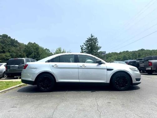 2016 Ford Taurus SEL