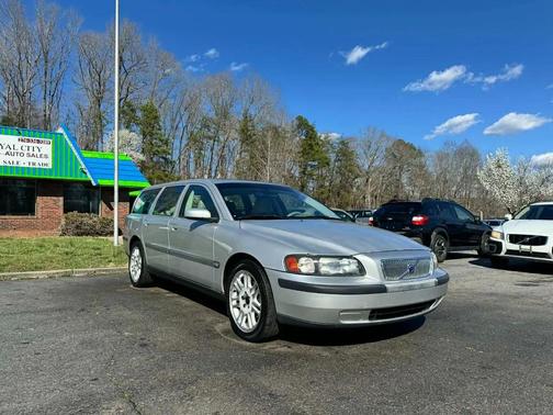Silver Metallic 2004 Volvo V70 2.5T