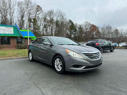 2013 Hyundai SONATA GLS