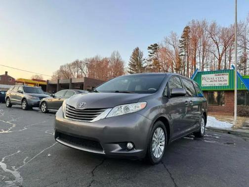 2012 Toyota Sienna XLE
