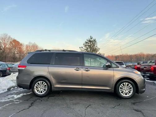 2012 Toyota Sienna XLE
