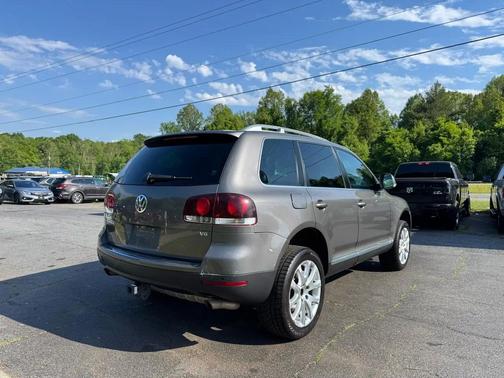 Gray 2010 Volkswagen Touareg VR6