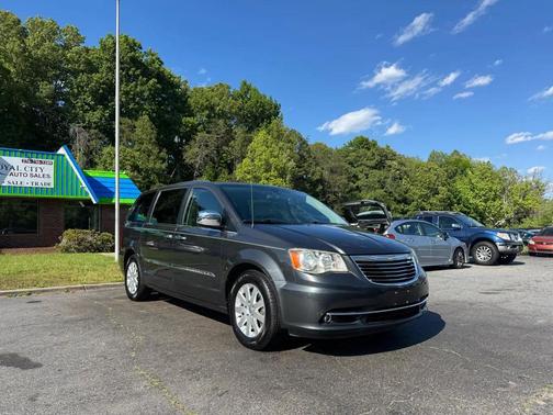 Brilliant Black Crystal Pearlcoat 2012 Chrysler Town & Country Touring-L