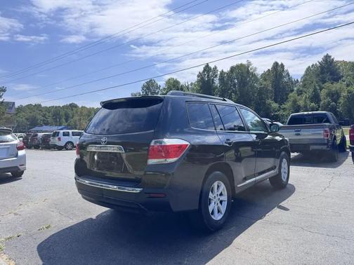 Black 2013 Toyota Highlander SE
