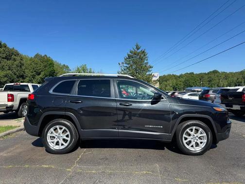 Brilliant Black Crystal Pearlcoat 2015 Jeep Cherokee Latitude