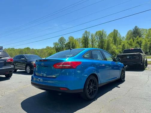 Blue 2016 Ford Focus SE