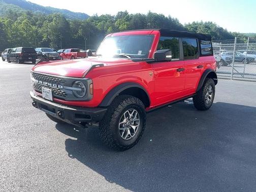 RACE RED 2023 Ford Bronco