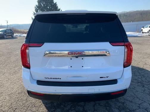 2023 GMC Yukon SLT