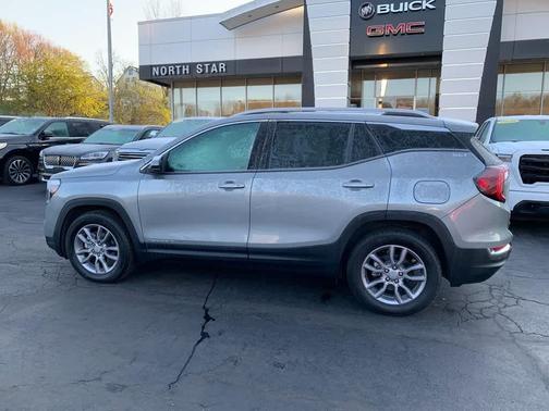Sterling Metallic 2024 GMC Terrain SLT