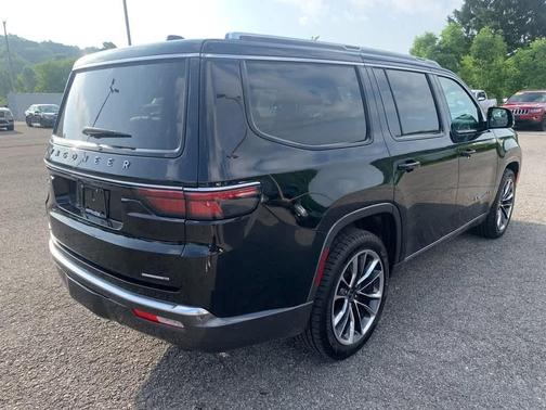 Diamond Black Crystal Pearlcoat 2022 Jeep Wagoneer Series III