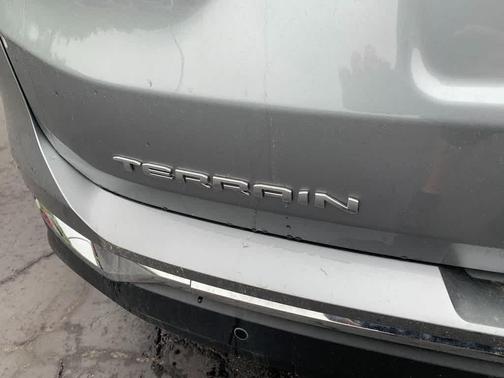 Sterling Metallic 2024 GMC Terrain SLT