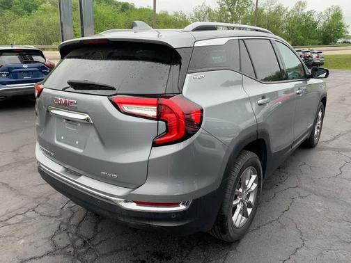 Sterling Metallic 2024 GMC Terrain SLT