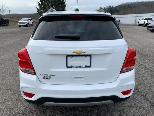 Summit White 2022 Chevrolet Trax LT
