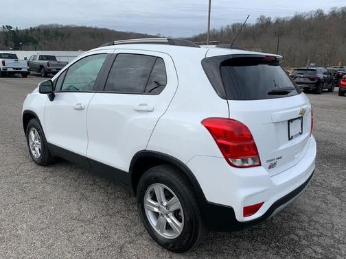 Summit White 2022 Chevrolet Trax LT