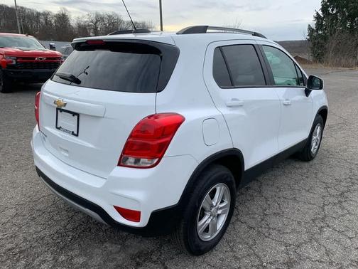Summit White 2022 Chevrolet Trax LT