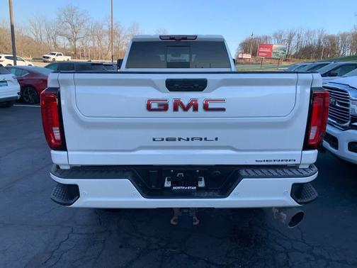 White Frost Tricoat 2022 GMC Sierra 2500 Denali