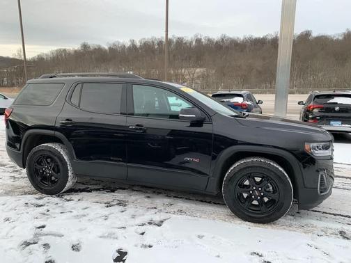2023 GMC Acadia AT4