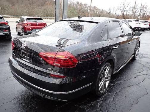 2018 Volkswagen Passat 2.0T R-Line