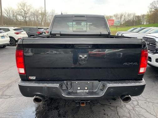 Brilliant Black Crystal Pearlcoat 2018 RAM 1500 Big Horn