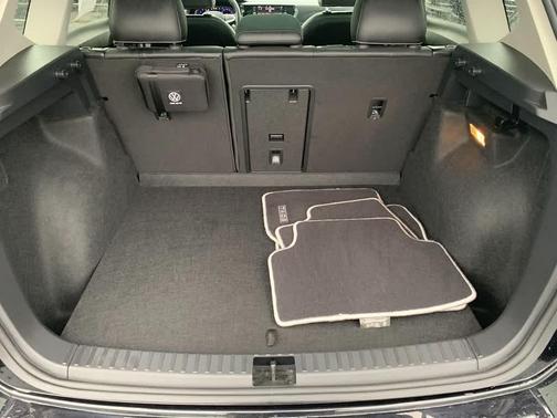 DEEP BLACK PEARL EFFECT 2023 Volkswagen Taos SEL