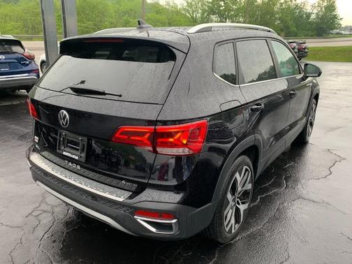 DEEP BLACK PEARL EFFECT 2023 Volkswagen Taos SEL