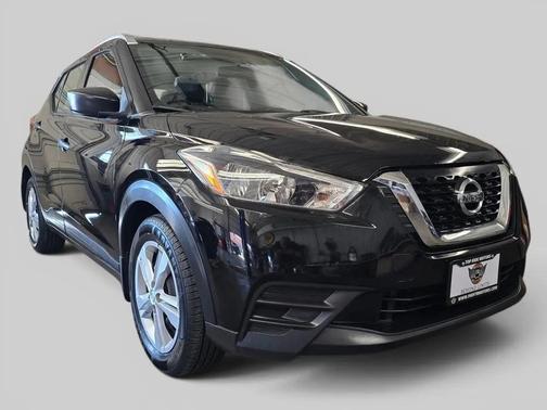 Super Black 2019 Nissan Kicks S