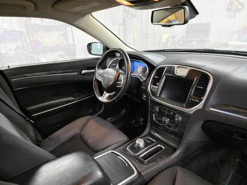 2018 Chrysler 300 Touring