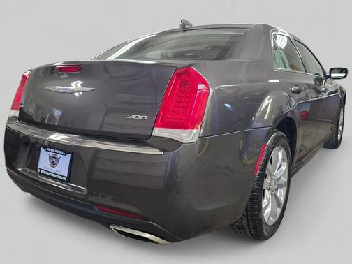 2018 Chrysler 300 Touring