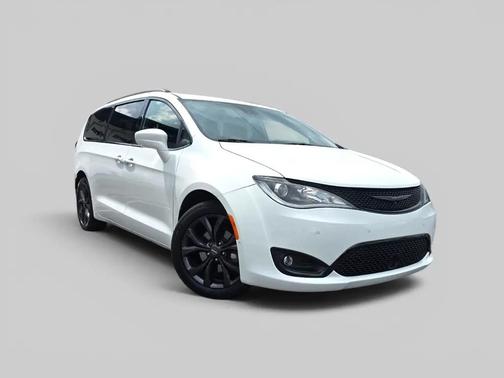 Bright White Clearcoat 2020 Chrysler Pacifica Touring-L Plus