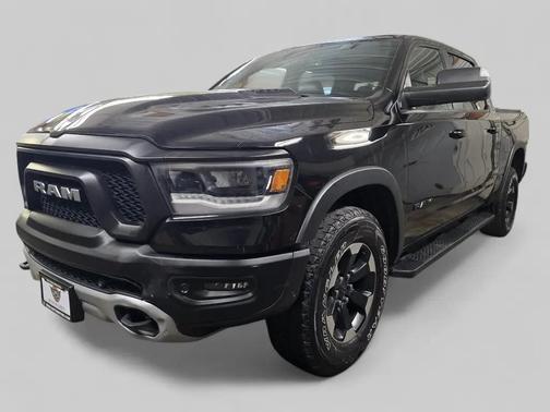 Diamond Black Crystal Pearlcoat 2019 RAM 1500 Rebel