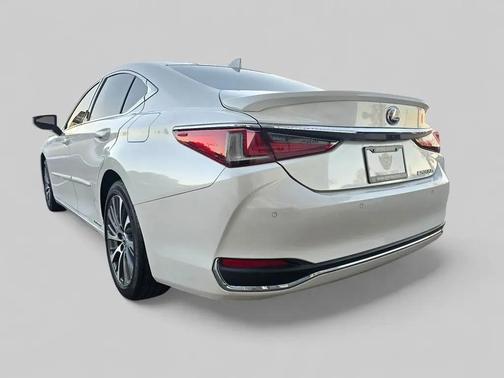 2020 Lexus ES 300h Premium
