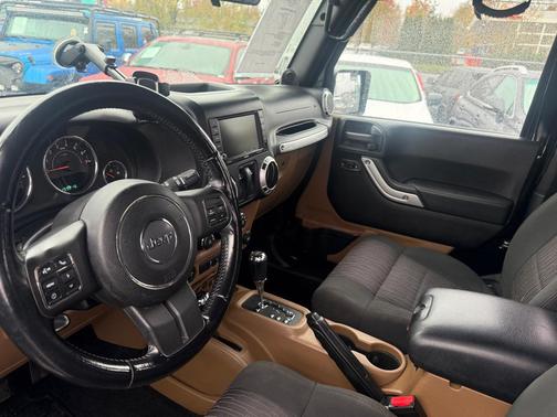 Black Clearcoat 2012 Jeep Wrangler Sahara