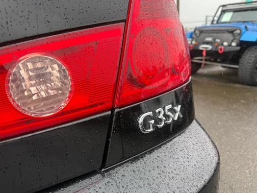 2005 INFINITI G35x Base