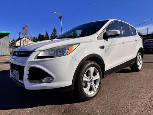 WHITE 2016 Ford Escape SE
