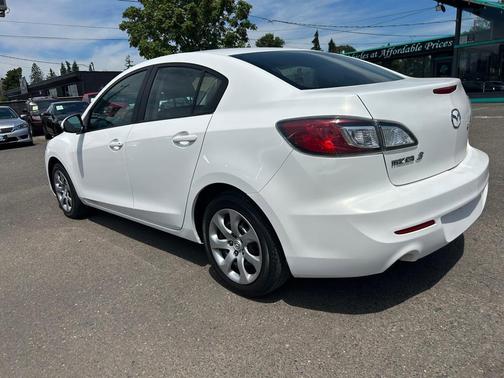 Crystal White Pearl Mica 2013 Mazda Mazda3 i SV