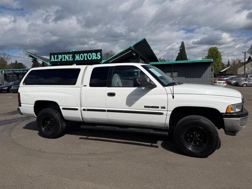 Bright White Clear Coat 1999 Dodge Ram 1500