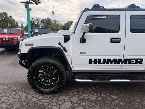 White 2005 Hummer H2 Base
