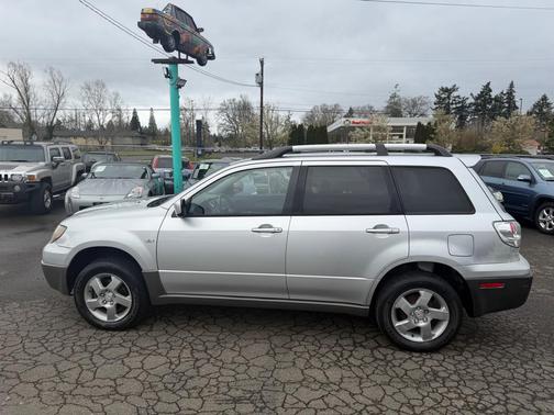 Munich Silver Metallic 2003 Mitsubishi Outlander XLS