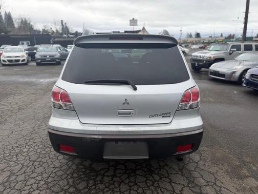 Munich Silver Metallic 2003 Mitsubishi Outlander XLS