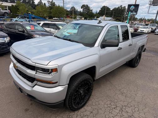 Silver Ice Metallic 2018 Chevrolet Silverado 1500 Custom