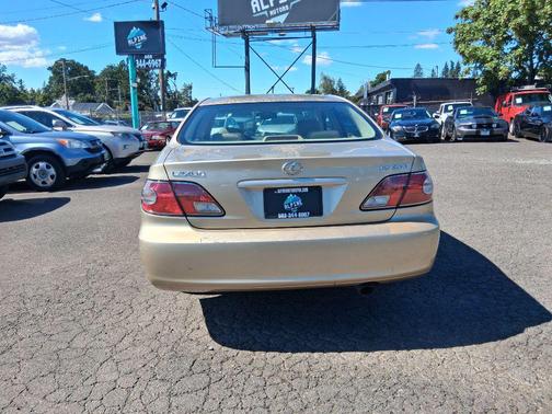 GOLD 2002 Lexus ES 300 Base