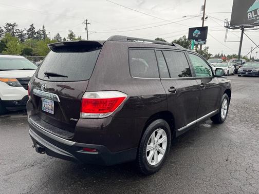 BRGNDY 2013 Toyota Highlander SE