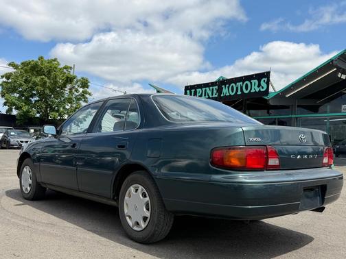 GREEN 1996 Toyota Camry DX