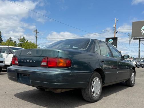 GREEN 1996 Toyota Camry DX